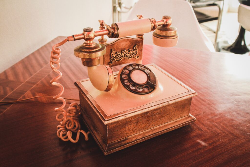 Vintage phone - Rachel Writes contact page